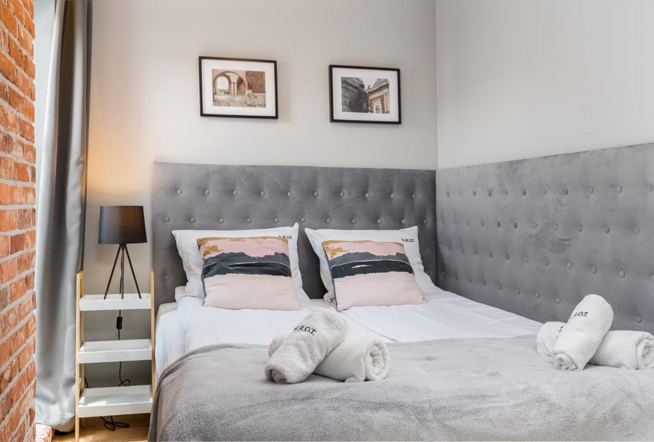 Saint Florian'S Suites - Old Town Luxury Apartments - By Upstairs Cracovia Exterior foto